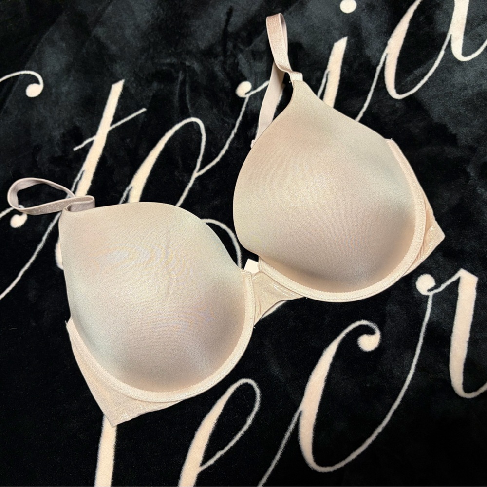 Victoria’s Secret Perfect Shape T-shirt Bra size 36DD light pink with glitter